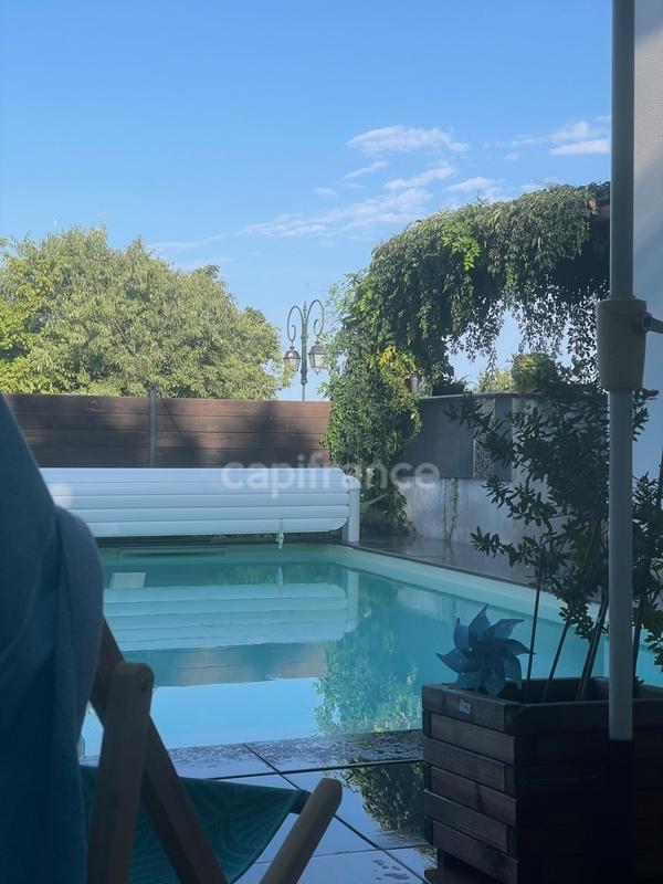 Maison - 204 m² - 7 pièces