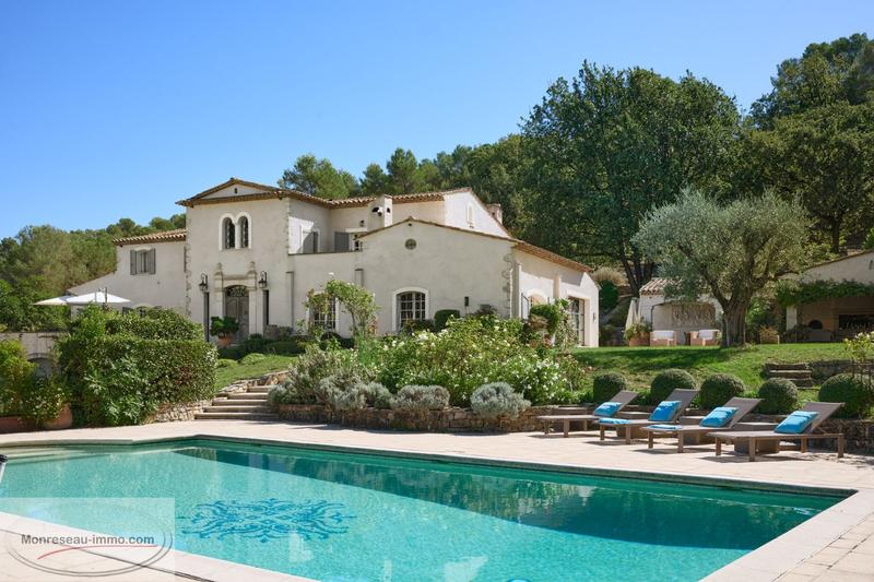 Maison - 700 m² - 10 pièces