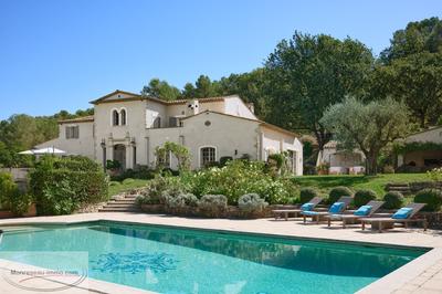 Maison - 700 m² - 10 pièces