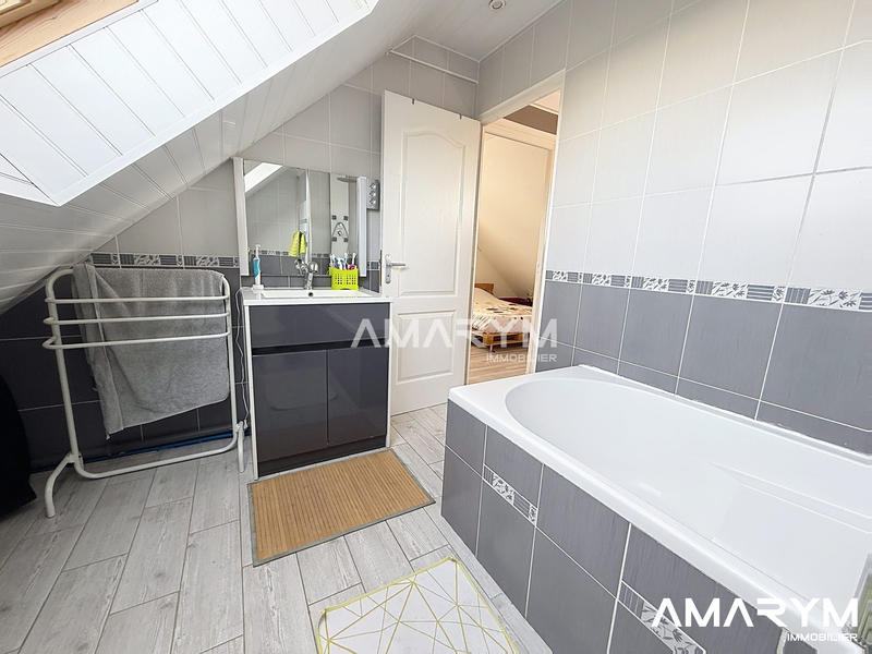Maison - 97 m² - 5 pièces