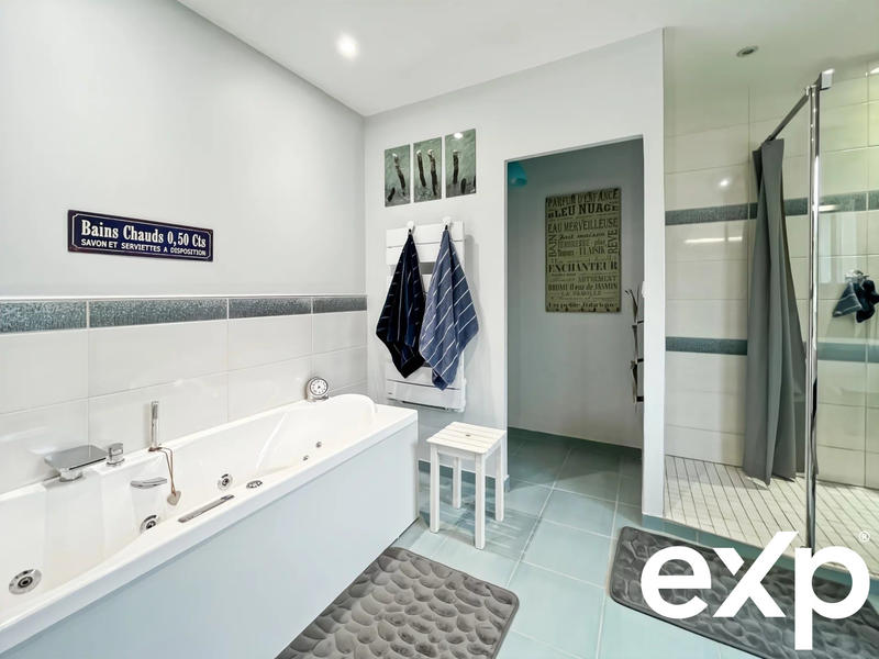 Maison traditionnelle - 147 m² - 7 pièces