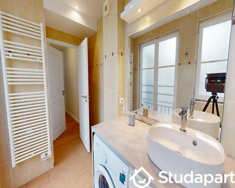 Chambre - 130 m² - 1 pièce