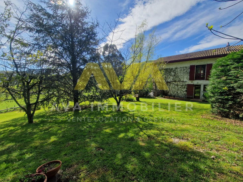 Maison - 300 m² - 9 pièces