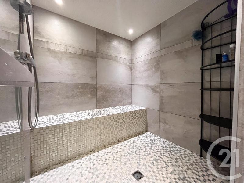 Maison - 234 m² - 6 pièces