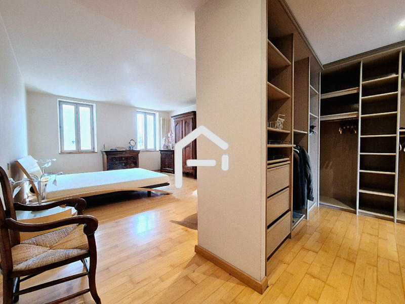 Maison de maîtres - 299 m² - 7 pièces