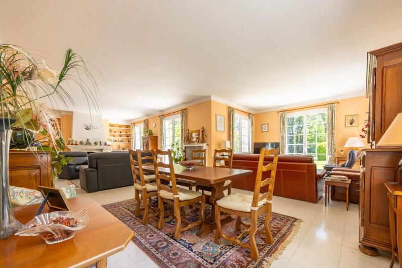 Maison - 230 m² - 6 pièces