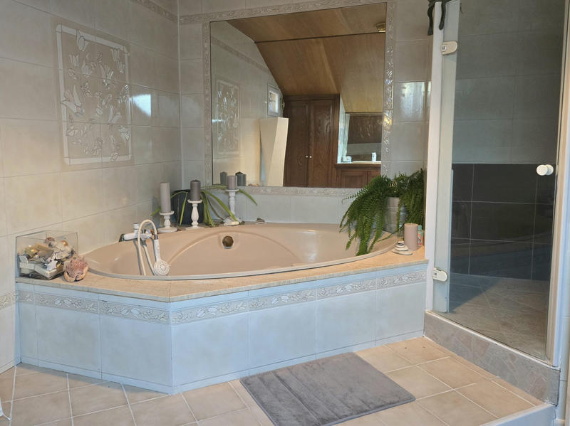 Maison - 254 m² - 8 pièces