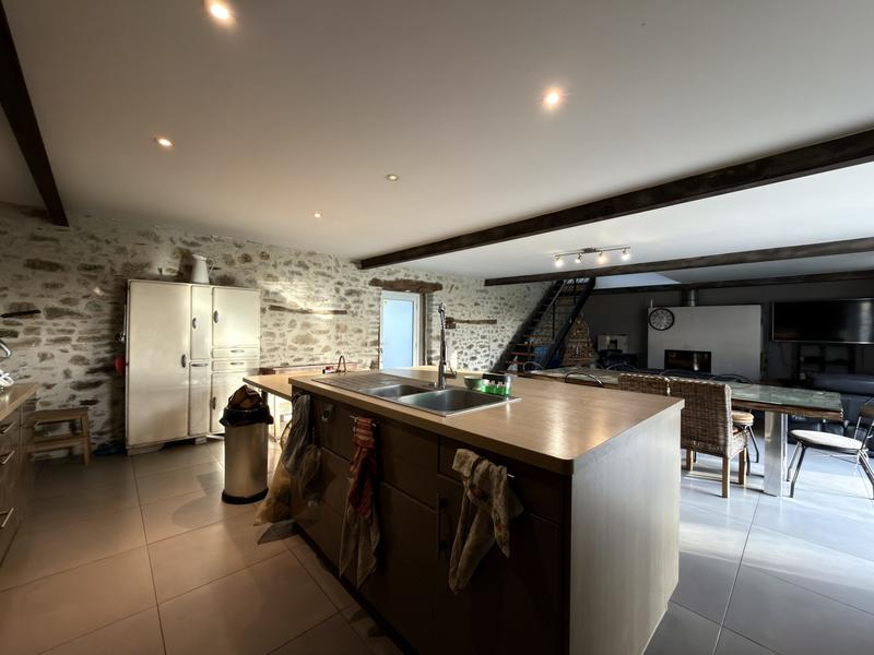 Maison - 261 m² - 8 pièces