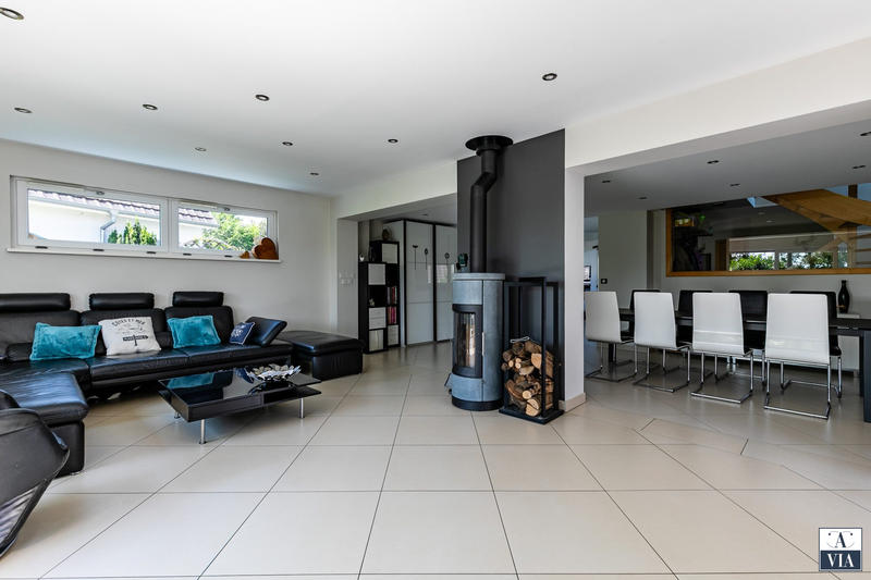 Maison - 235 m² - 8 pièces