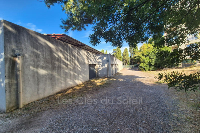 Parking / Garage - 550 m²