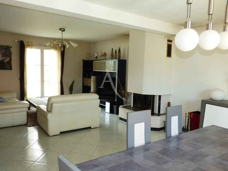 Maison - 171 m² - 6 pièces