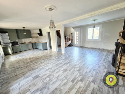 Maison - 98 m² - 5 pièces