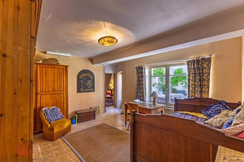 Maison de village - 256 m² - 10 pièces