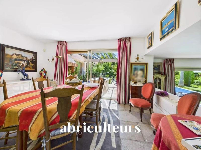 Maison - 276 m² - 7 pièces