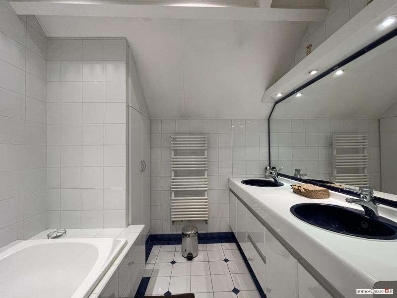 Villa - 249 m² - 9 pièces