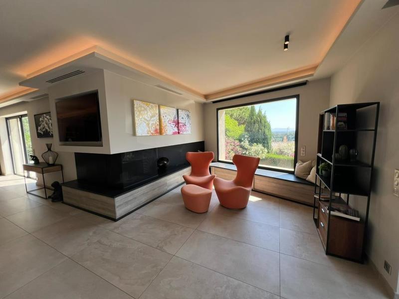 Propriété - 256 m² - 7 pièces