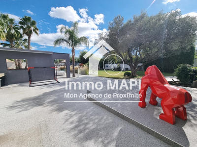 Maison - 312 m² - 8 pièces