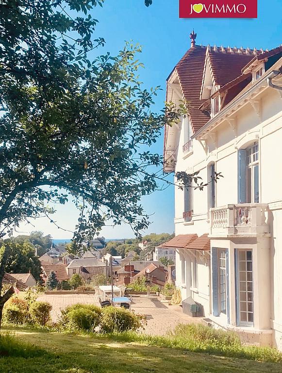 Maison - 254 m² - 10 pièces