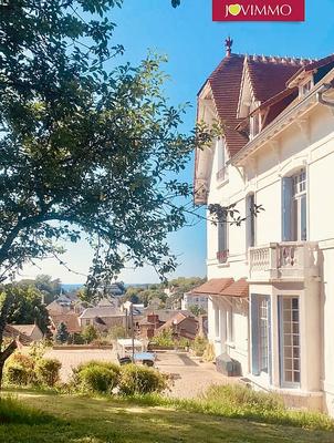 Maison - 254 m² - 10 pièces