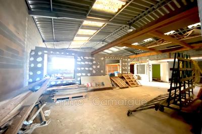 Local commercial - 590 000 m²