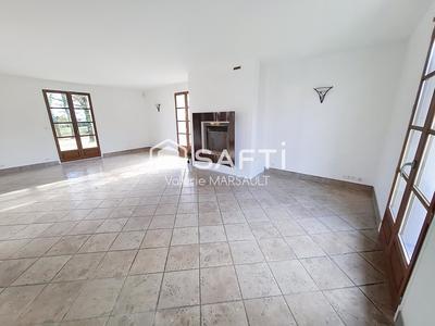 Maison - 204 m² - 9 pièces