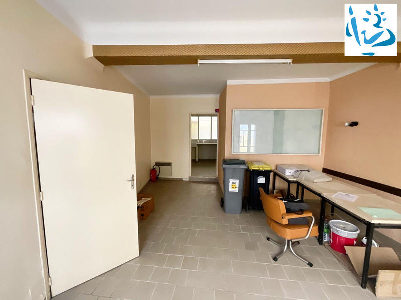Local commercial - 106 m² - 6 pièces