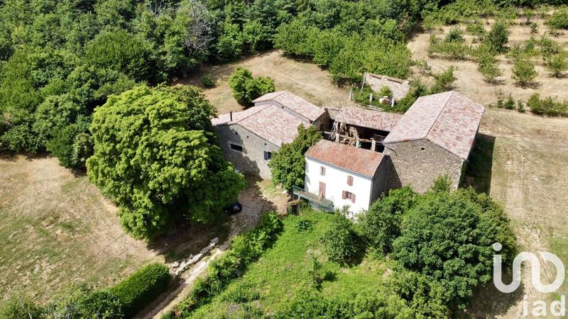 Maison - 215 m² - 6 pièces