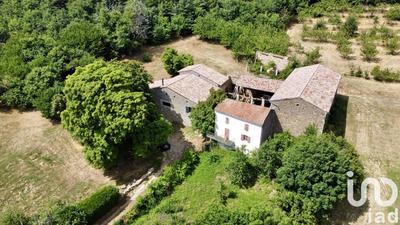 Maison - 215 m² - 6 pièces