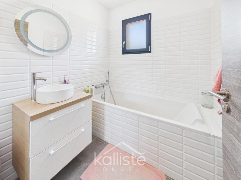 Villa - 166 m² - 6 pièces