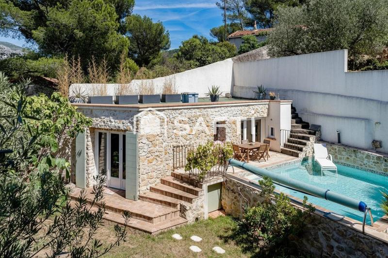 Maison - 250 m² - 9 pièces