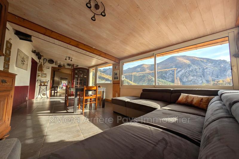 Maison - 212 m² - 9 pièces