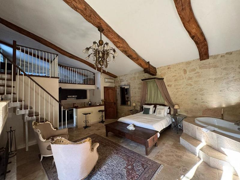 Demeure - 950 m² - 14 pièces