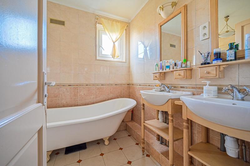 Appartement - 85 m² - 4 pièces