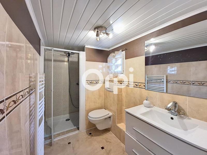 Maison - 200 m² - 7 pièces