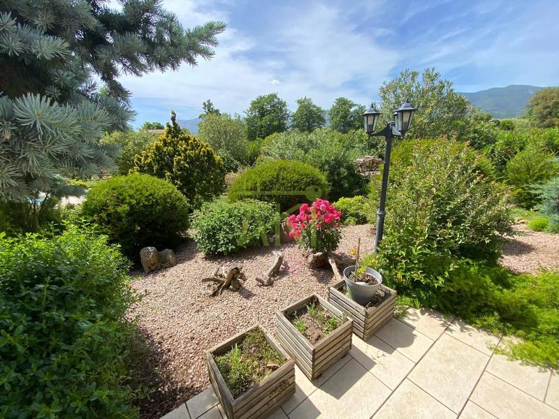 Maison traditionnelle - 313 m² - 11 pièces