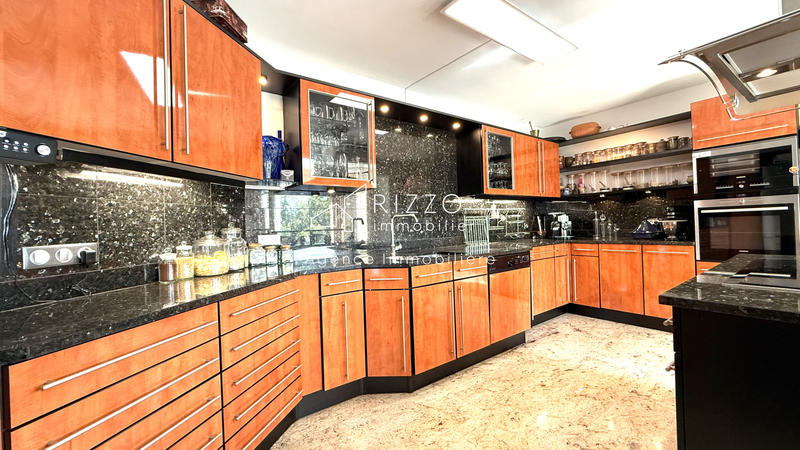 Maison - 263 m² - 7 pièces