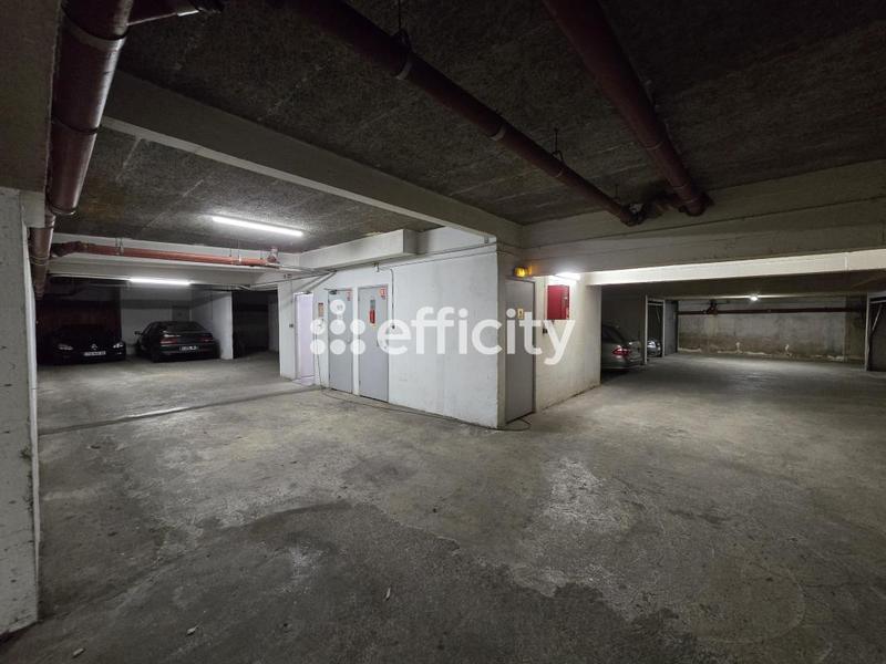 Parking / Garage - 16 m²
