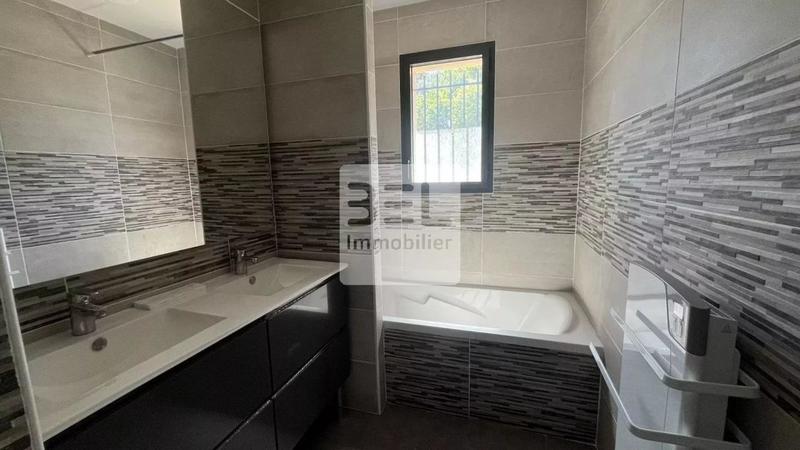 Maison - 94 m² - 5 pièces