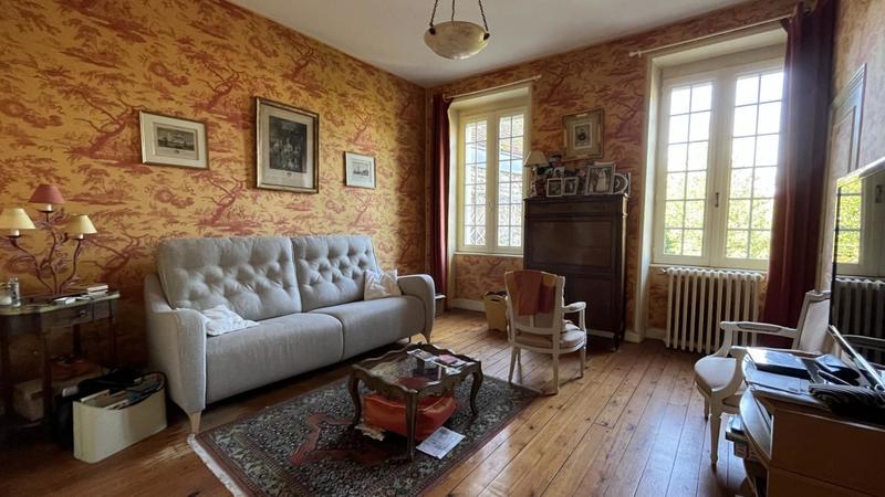 Maison - 340 m² - 9 pièces