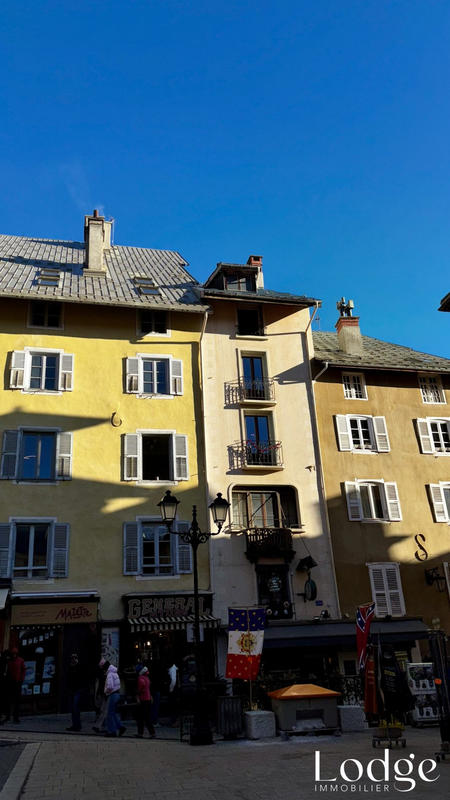 Appartement - 100 m² - 5 pièces