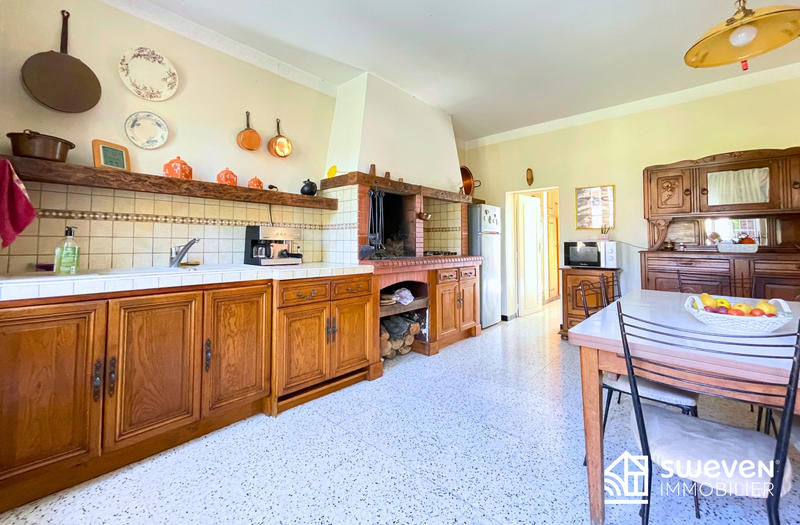 Maison - 340 m² - 8 pièces