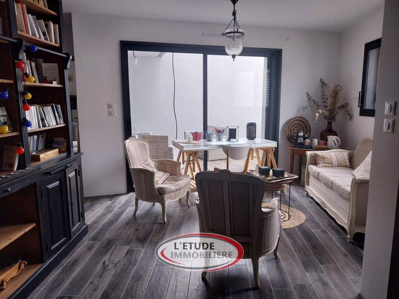 Maison - 201 m² - 7 pièces