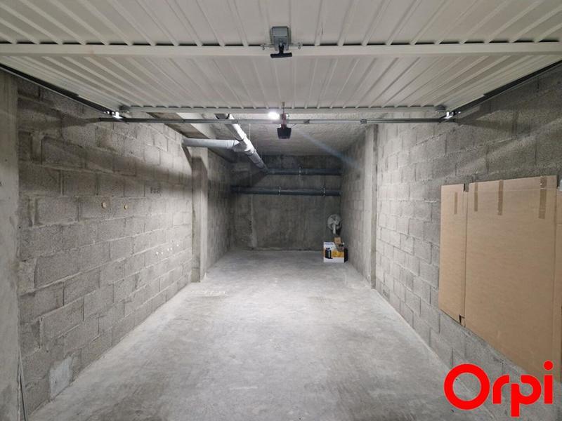 Parking / Garage - 27 m²