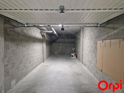 Parking / Garage - 27 m²