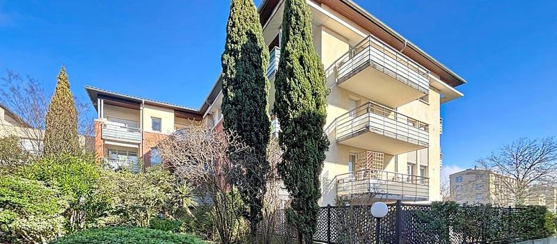 Appartement - 9 001 m² - 4 pièces