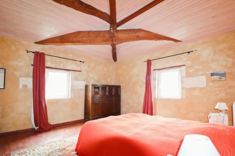 Maison en pierre - 250 m² - 9 pièces