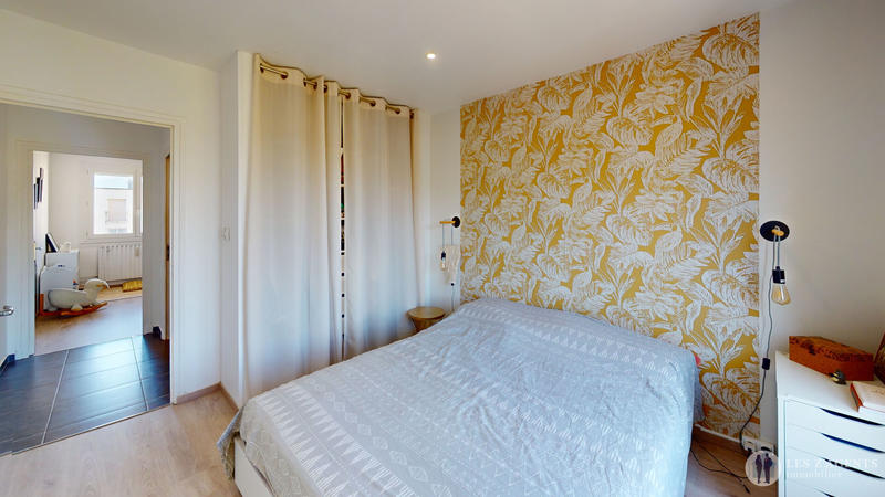 Appartement - 94 m² - 5 pièces