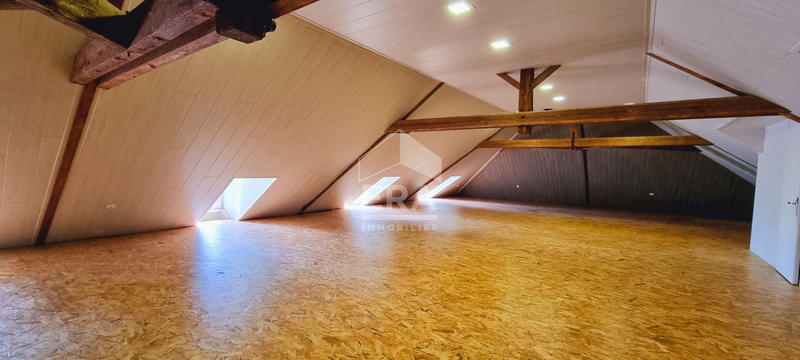 Maison - 264 m² - 9 pièces