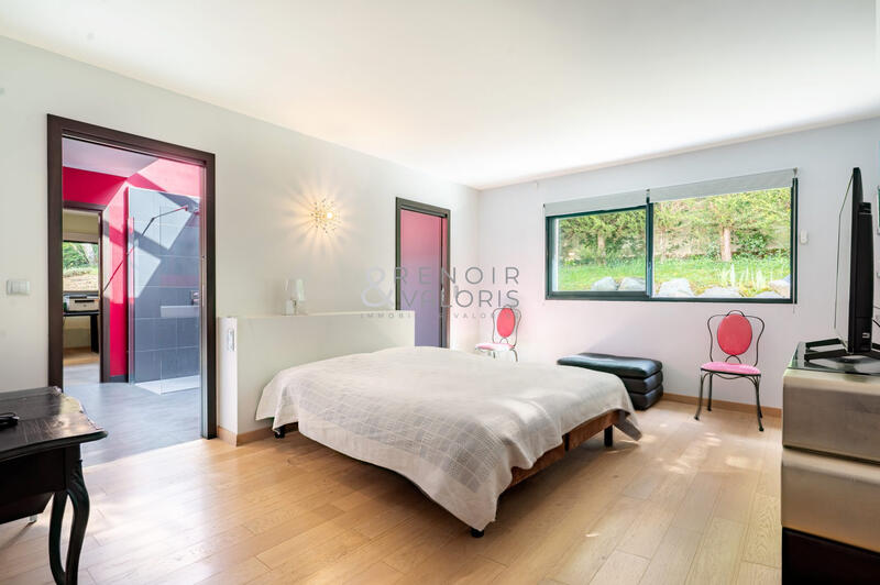 Maison - 232 m² - 7 pièces