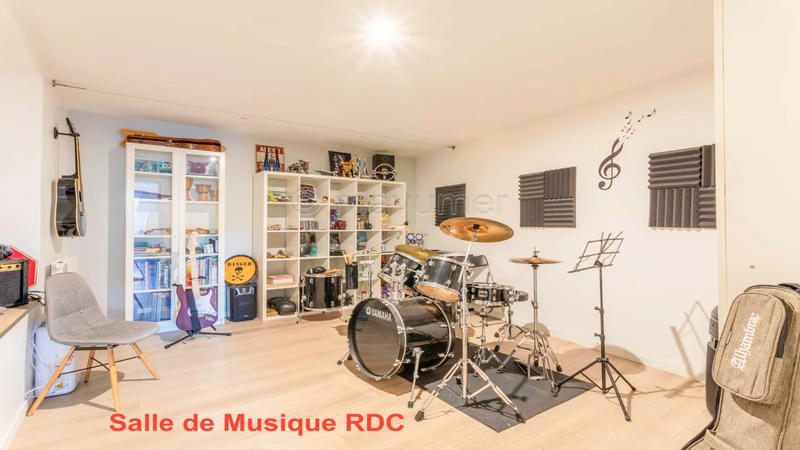 Maison - 250 m² - 9 pièces